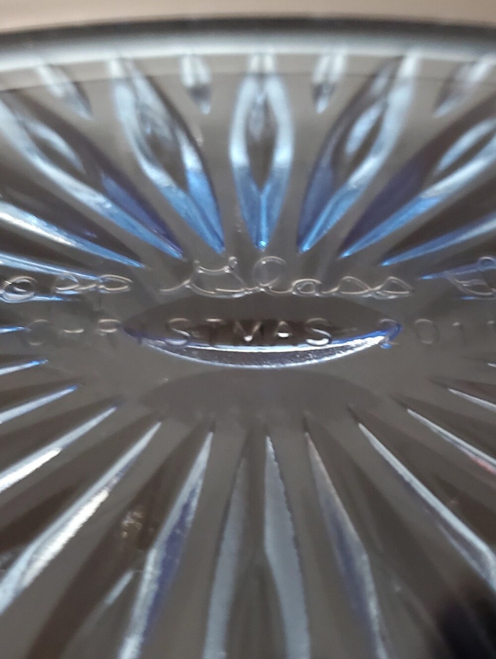 7 1/4" x 4" Oval Exquisitely Detailed Blue Glass Trinket Box With Lid 2011 - Picture 14 of 15